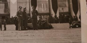 Preview: altes Foto - Gebäude - Ort ??  Ausstellung V-Zeichen - Deutschland siegt an allen Fronten